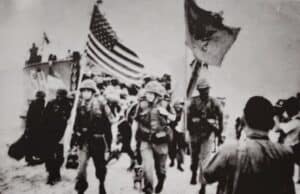 Đơn vị đầu tiên của thủy quân lục chiến Mỹ đổ bộ lên Đà Nẵng.