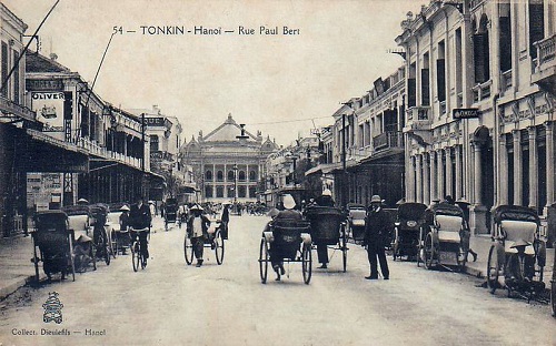 Một bức ảnh cổ về phố Tràng Tiền, Hà Nội.