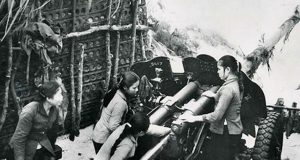 Các nữ pháo binh Ngư Thủy đã bắn trúng, bắn cháy tàu chiến của quân đội Mỹ