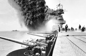 Tàu chiến Mỹ tham chiến trong trận Midway. Ảnh: REUTERS