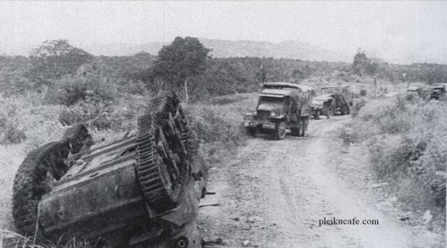 Xe tăng Pháp phơi xác trên Quốc lộ 19 – Đăk Pơ
